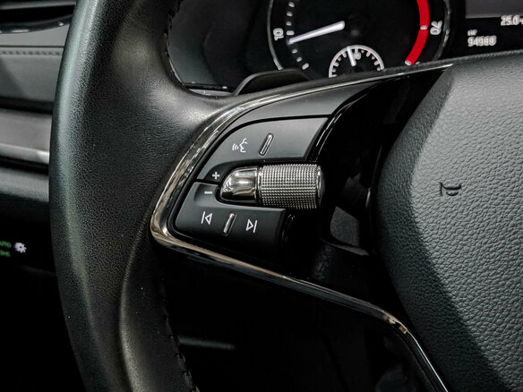 2021 Skoda Octavia IV (A8), белый, 2030000 рублей - вид 24