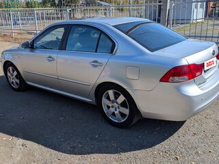 2009 Kia Magentis II Рестайлинг, серебристый, 750000 рублей, вид 2