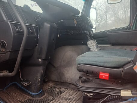 1999 Volvo FM, красный, 650000 рублей, вид 3