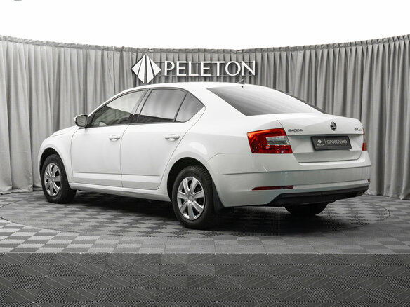 2019 Skoda Octavia III (A7) Рестайлинг, белый, 1525000 рублей - вид 3