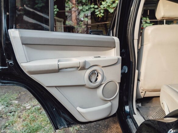 2006 Jeep Commander, чёрный, 1730000 рублей - вид 37
