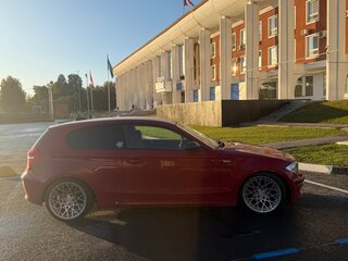 2008 BMW 1 серии 116i I (E81/E82/E87/E88) Рестайлинг, красный, 580000 рублей, вид 4