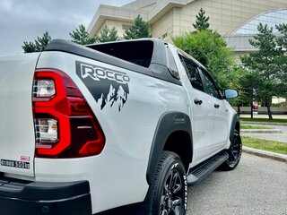 2024 Toyota Hilux VIII Рестайлинг 2, белый, 5800000 рублей, вид 4
