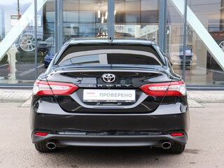 2022 Toyota Camry VIII (XV70) Рестайлинг, чёрный, 3385000 рублей, вид 5