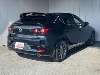 2023 Mazda 3 IV (BP), чёрный, 1869666 рублей, вид 3