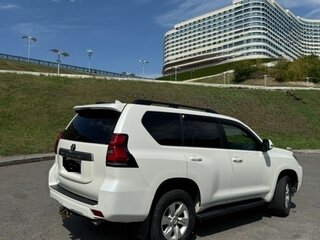 2021 Toyota Land Cruiser Prado 150 Series Рестайлинг 3, белый, 4299000 рублей, вид 3