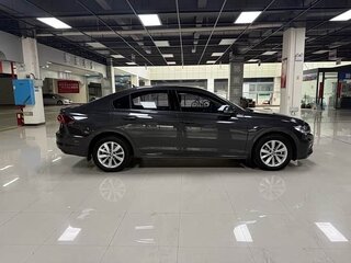 2022 Volkswagen Bora IV, чёрный, 1385000 рублей, вид 2