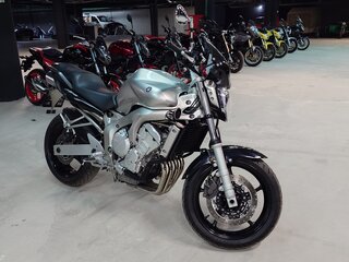 2004 Yamaha FZ6, серебристый, 530000 рублей, вид 2