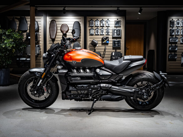 2026 Triumph Rocket 3, оранжевый, 3890000 рублей - вид 5