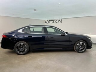 2025 BMW 5 серии Long 530Li xDrive VIII (G60/G61/G68), чёрный, 8190000 рублей, вид 5