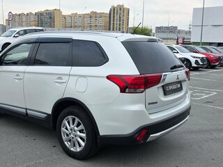 2015 Mitsubishi Outlander III Рестайлинг, белый, 1410000 рублей, вид 4