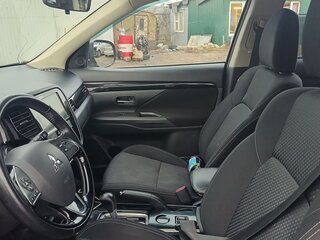 2019 Mitsubishi Outlander III Рестайлинг 3, синий, 1700000 рублей, вид 4