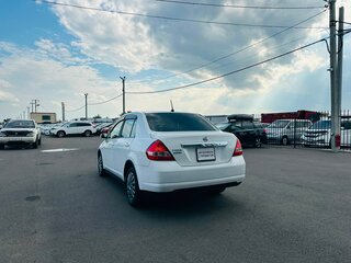 2005 Nissan Tiida Latio I, белый, 599999 рублей, вид 4
