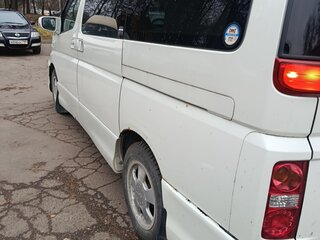 2005 Nissan Elgrand II (E51), белый, 950000 рублей, вид 2