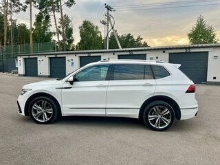 2022 Volkswagen Tiguan II Рестайлинг, белый, 3350000 рублей, вид 2