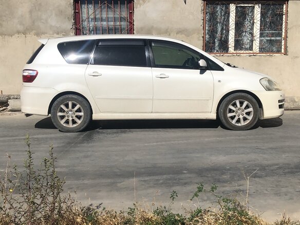 2004 Toyota Ipsum II (M20) Рестайлинг, белый, 900000 рублей - вид 4