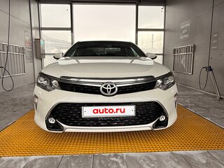 2017 Toyota Camry VII (XV50) Рестайлинг 2, белый, 2500000 рублей, вид 4