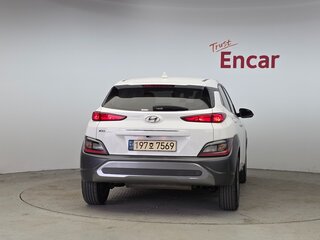 2022 Hyundai Kona I Рестайлинг, белый, 1800000 рублей, вид 4