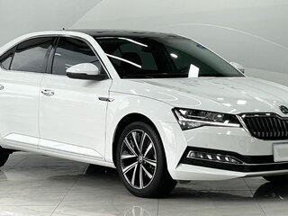 2023 Skoda Superb III Рестайлинг, белый, 2150000 рублей, вид 2