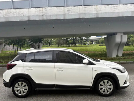 2022 Toyota Yaris L XP150 Рестайлинг, белый, 1080000 рублей, вид 5