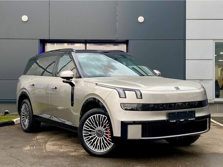 Lynk & Co 900