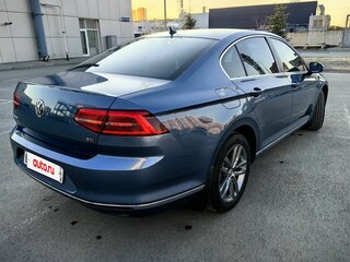 2017 Volkswagen Passat B8, голубой, 1700000 рублей, вид 3