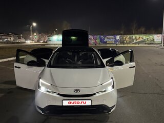 2023 Toyota Prius V (XW60), белый, 3500000 рублей, вид 3