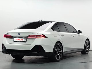 2024 BMW 5 серии 530i xDrive VIII (G60/G61/G68), белый, 8200000 рублей, вид 3