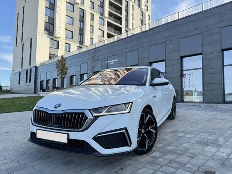 2023 Skoda Octavia IV (A8), белый, 2350000 рублей, вид 2