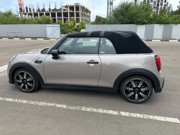 2023 Mini Cabrio Cooper S III Рестайлинг 2, серый, 5000000 рублей - вид 2