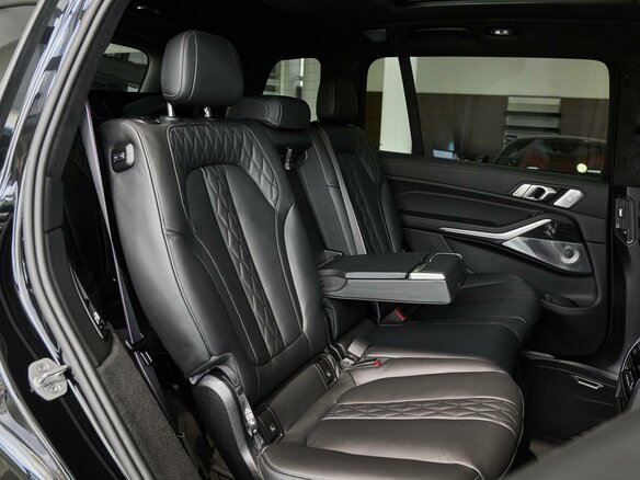 2025 BMW X7 M60i I (G07) Рестайлинг, чёрный, 18500000 рублей - вид 15
