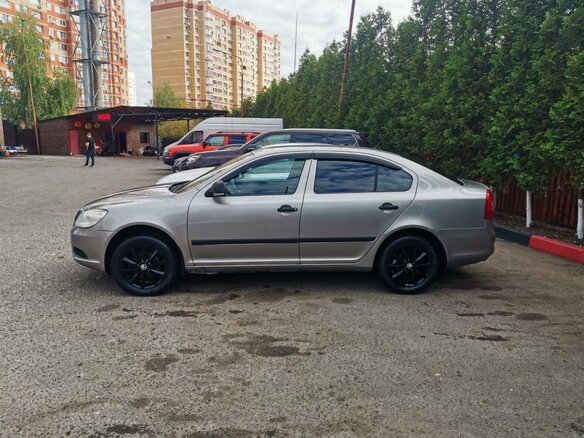 2011 Skoda Octavia II (A5) Рестайлинг, серый, 600000 рублей - вид 3