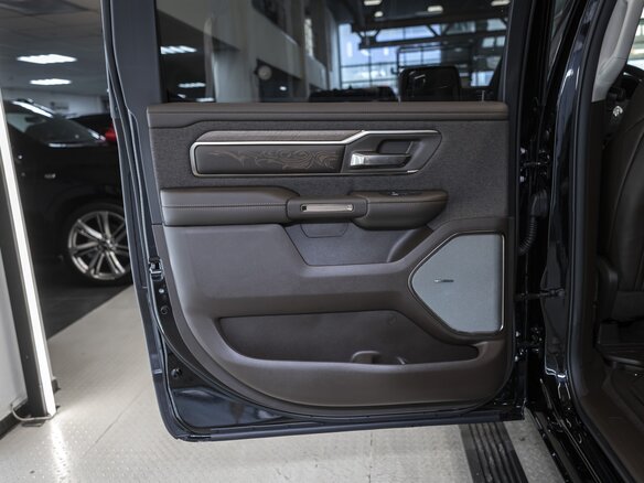 2026 Ram 1500 Crew Cab eTorque V Рестайлинг, чёрный, 12019113 рублей - вид 11