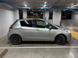 2011 Toyota Vitz III (XP130), зелёный, 520000 рублей, вид 3