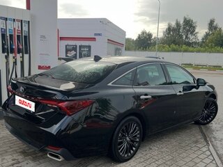 2022 Toyota Avalon V, чёрный, 4550000 рублей, вид 2