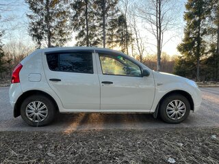 2013 Renault Sandero I, белый, 410000 рублей, вид 2