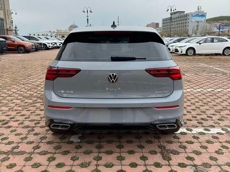2023 Volkswagen Golf VIII, серый, 1950005 рублей, вид 5