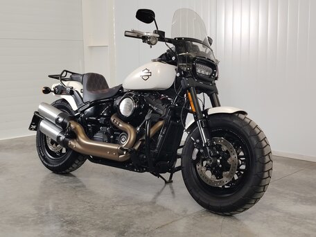 2018 Harley-Davidson Fat Bob, белый, 1449000 рублей, вид 2