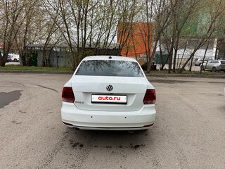 2019 Volkswagen Polo V Рестайлинг, белый, 785000 рублей, вид 4