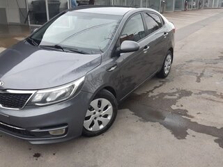 2015 Kia Rio III Рестайлинг, серый, 980000 рублей, вид 3