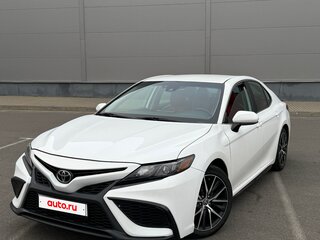2021 Toyota Camry VIII (XV70), белый, 2650000 рублей, вид 1