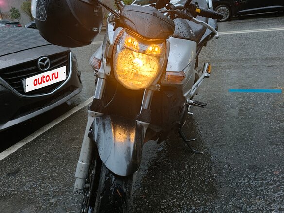 2005 Suzuki GSR 600, серебристый