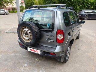 2013 Chevrolet Niva I Рестайлинг, серебристый, 450000 рублей, вид 2