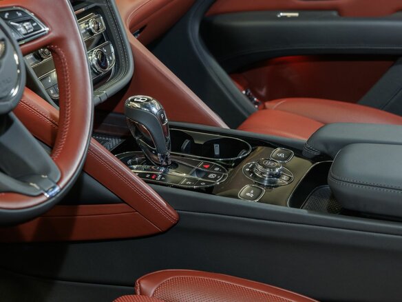 2025 Bentley Bentayga I Рестайлинг, чёрный, 34500000 рублей - вид 31