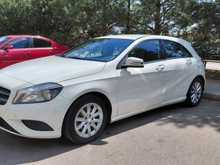 2015 Mercedes-Benz A-Класс 180 III (W176) Рестайлинг, белый, 1770000 рублей, вид 3