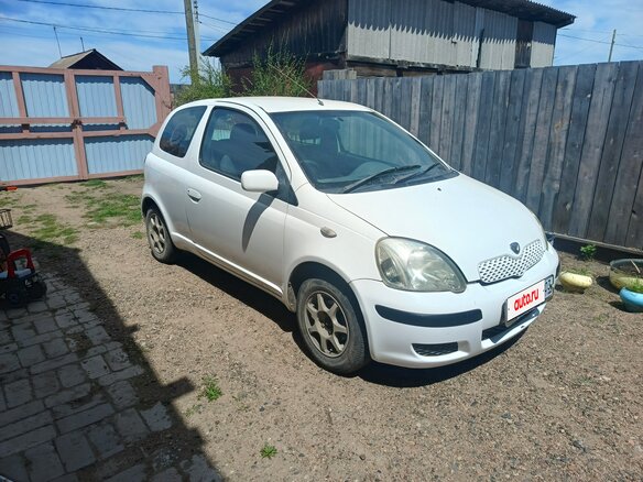 2002 Toyota Vitz I (P10), белый, 350000 рублей - вид 1
