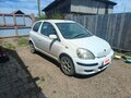 2002 Toyota Vitz I (P10), белый, 350000 рублей - вид 1