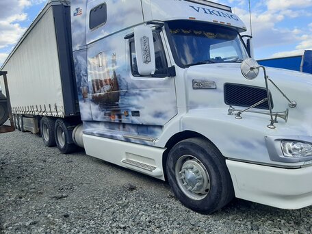 2000 Volvo VNL, белый, 3200000 рублей, вид 1