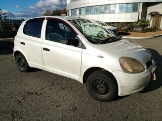 2002 Toyota Vitz I (P10), белый, 300000 рублей, вид 4