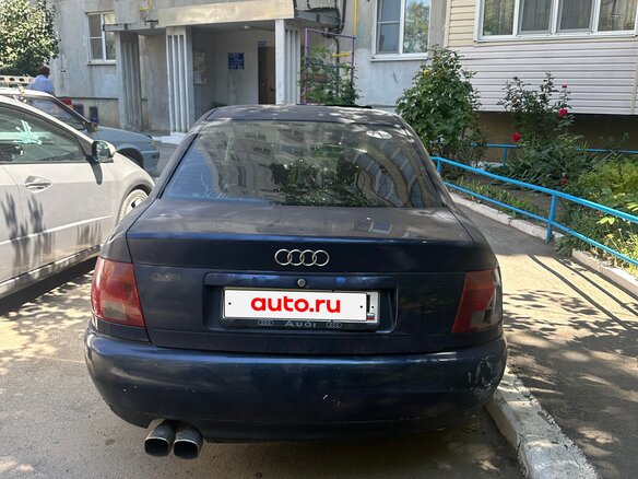 1995 Audi A4 I (B5), синий - вид 2